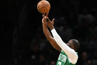 内外开花！杰伦·布朗半场10中6拿到17分 正负值+22