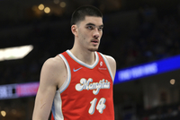 开局就下马威！埃迪前3投全中&amp;半场拿7分7板3助 正负值+17