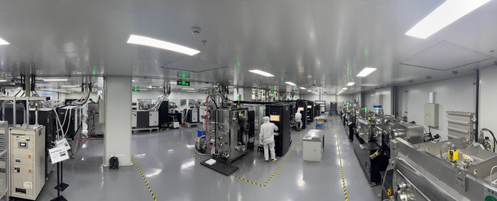  图为上海超导第二代高温超导带材生产线