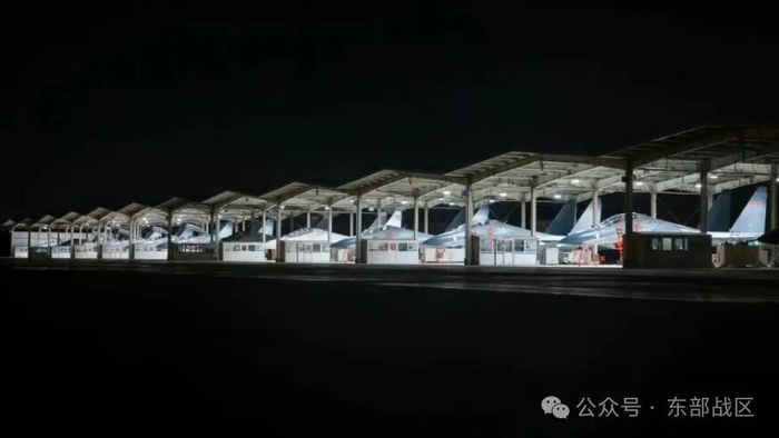   空军航空兵，时刻准备战斗