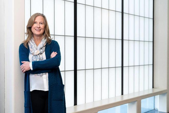 ▲苹果总法律顾问凯瑟琳·亚当斯（Katherine Adams）（来源：芝加哥大学）