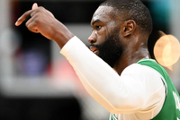 🤐杰伦·布朗：在新时代你想当MVP就得出卖灵魂 就得会假摔