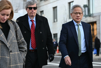 英伟达获准对华出售H200芯片 需向美政府缴纳25%分成