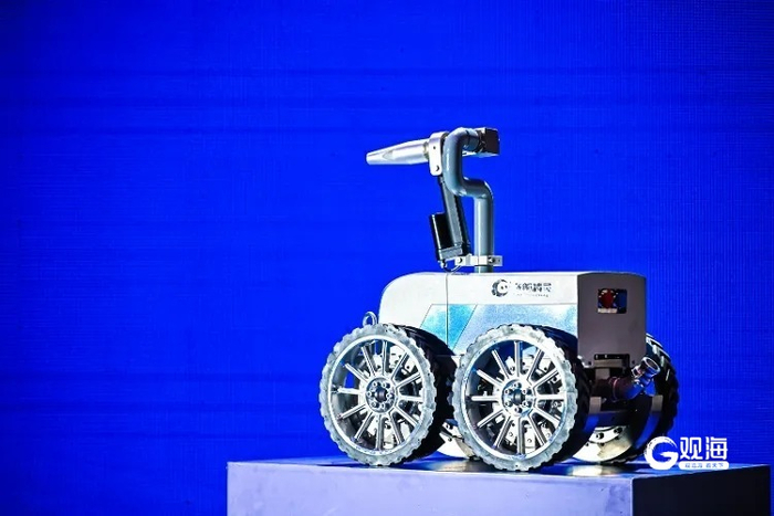 中远海运（青岛）推出专为散货船货舱清洗设计的机器人