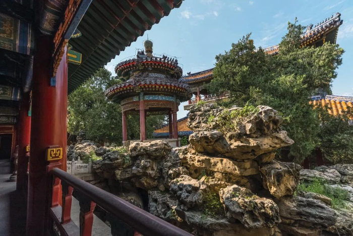 宁寿宫花园内的碧螺亭，是国内仅见全部采用梅花主题为装饰元素的古代建筑。陈敬哲摄