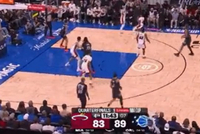 肌肉射手！贝恩连续飙中两记三分&amp;单打2+1 两分钟内连得9分