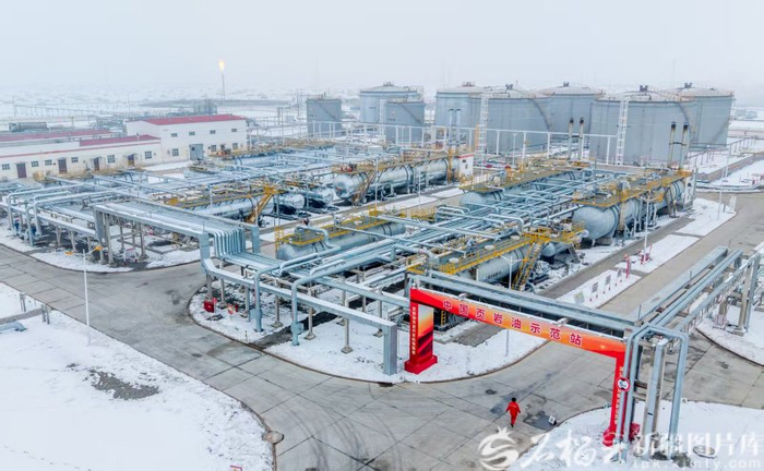 “磨刀石里榨油”的戈壁传奇