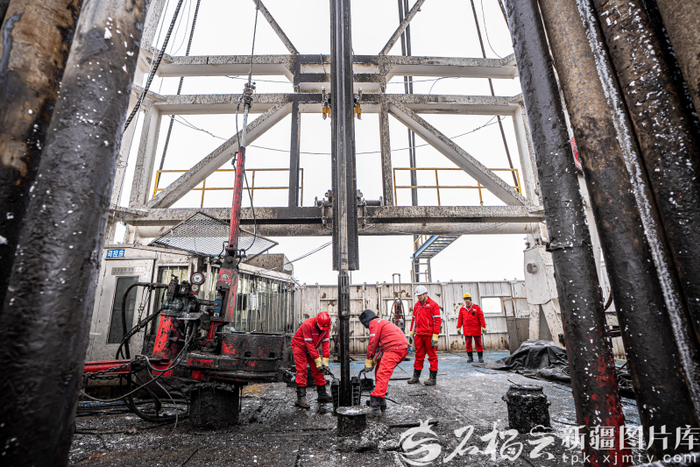 “磨刀石里榨油”的戈壁传奇