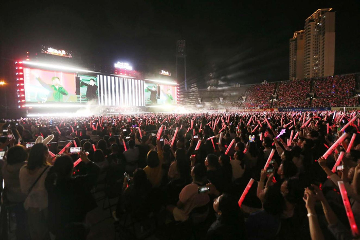 “潮流之声”今世缘·国缘之夜群星演唱会扬州站现场。 资料图片