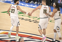 历史仅3队单赛季队内3人50+：61-62湖人、18-19勇士、25-26掘金