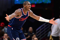 外线没谱！克里斯·邓恩频频被放空 三分7中3拿到9分6助有3失误