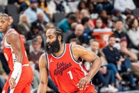 快船开局三分6中0！邓恩两个大空位三分都不中 小卡哈登接连打铁