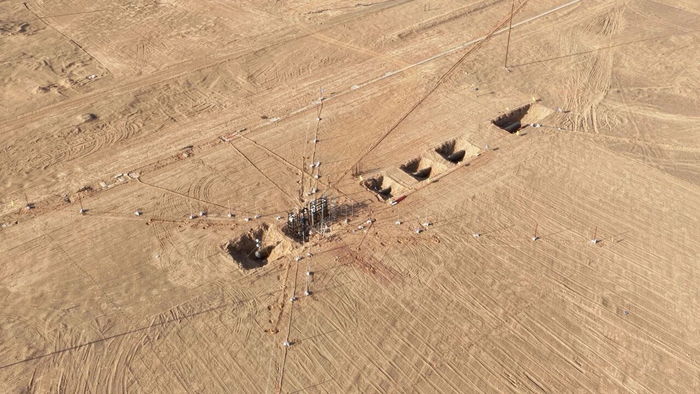 图为实施此次系列试验搭建的氢气主管道、喷射火支管等试验平台