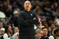 队记：快船还在寻找新的输球方式 他们的巅峰时期也即将结束