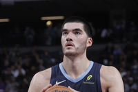 埃迪脚踝应力反应！解说：因姚明的先例 现大中锋都马上休息治疗