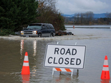 美国西北部暴雨持续 华盛顿州已进入紧急状态