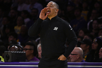 采访室没人？火记回复：比赛一结束我就去等了 是快船说卢不会来