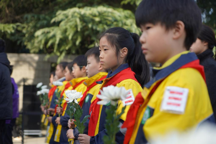 2025年11月30日，南京大屠杀死难者家庭祭告活动现场。新华社发（刘臻睿 摄）