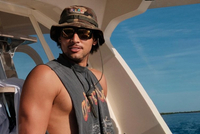 钓鱼佬！本·西蒙斯晒出与友人出海海钓照片！