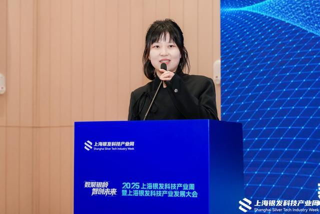图说：灵犀云（上海）有限公司总经理卞雅雯介绍了神经动力学大模型参数。