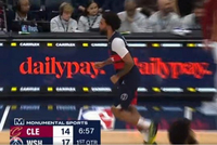 三分很准！贾斯汀·尚帕尼加长三分自信出手命中 打停骑士！