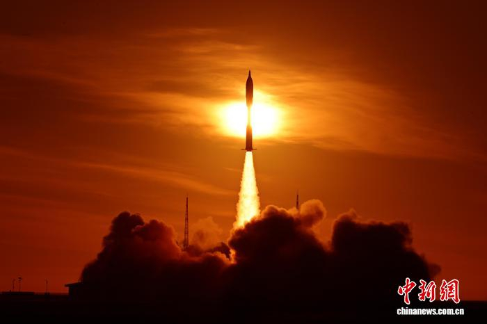 12月13日，快舟十一号遥八运载火箭在酒泉卫星发射中心发射升空。汪江波 摄