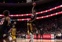 差点世纪之扣！埃奇库姆一步垫起试图单臂隔扣西卡被犯规！