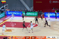 外线开炮！王奕博三分穿针 青岛打出14-4攻击波获得两位数领先