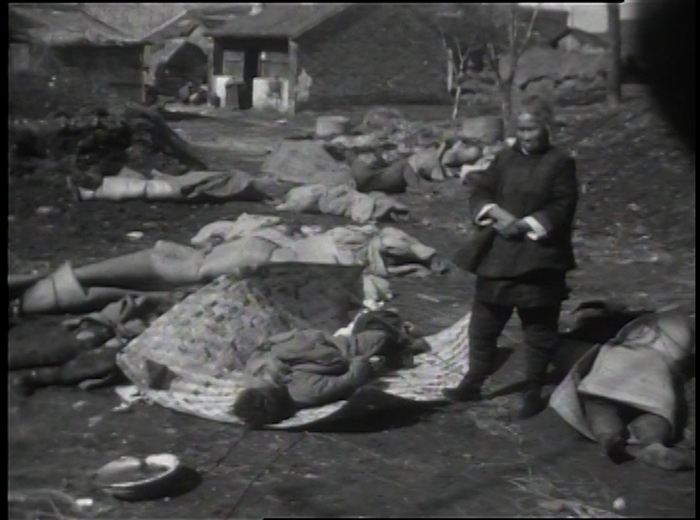 约翰·马吉拍摄的夏淑琴家受害后的现场，视频截图来源：“37分钟版”马吉影像