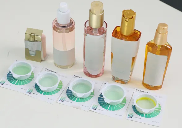 ▲4款精油均有显色反应，即出现“甲醛超标”现象​