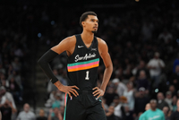 如何与文班对位？奥尼尔：我会把他顶到篮下 然后在他脸上暴扣