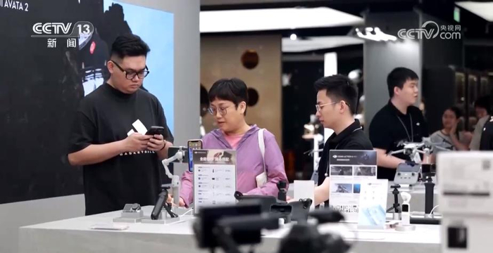 新闻周刊丨2026年中国经济向“内”求变 让老百姓“有钱花、敢花钱”