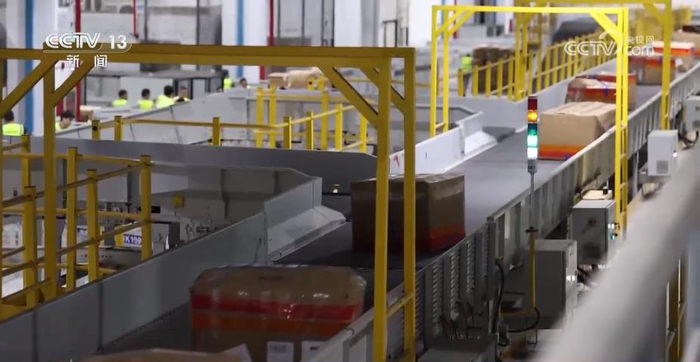 新闻周刊丨2026年中国经济向“内”求变 让老百姓“有钱花、敢花钱”