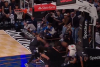 贝恩谈此前拿球砸阿努诺比：不是故意的 只是太用力了