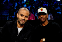 托尼·帕克也来了！马刺官方晒帕克&amp;保罗现场观赛图！