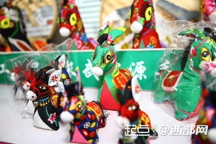 长武手工刺绣“小毛驴”