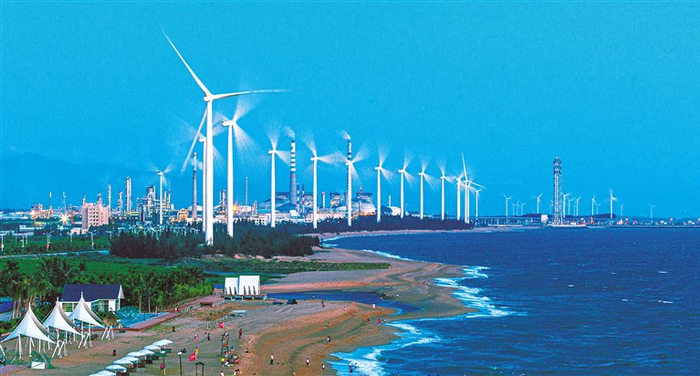 东方市沿岸的风力发电机群。通讯员 吴清炳 摄