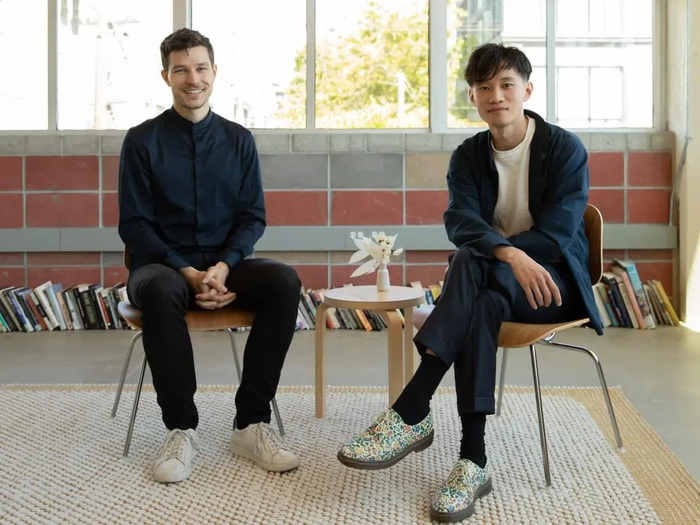 ▲左为西蒙·拉斯特（Simon Last），右为赵伊（Ivan Zhao）