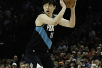 如法炮制！杨瀚森弧顶发牌 再次助攻狄龙·琼斯空切得分