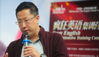 李阳批评董宇辉英语差背后：疯狂英语10天集训课卖48000元