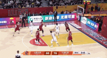 自己抡！杰克逊突破暴扣&末节11分 分差回个位数