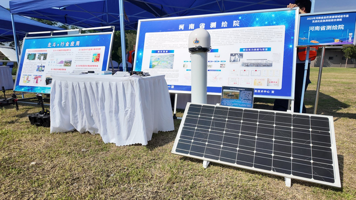 北斗地质灾害监测设备。