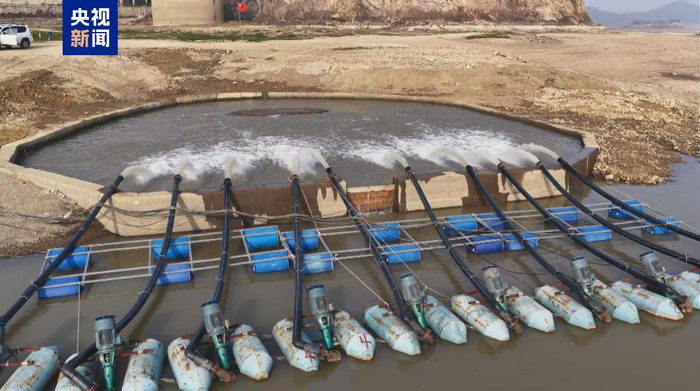 鄱阳湖水位走低 江西都昌一水厂启动提水作业保障饮水