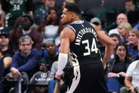 名记：雄鹿正在尽一切努力说服字母哥留队并瞄准多名球星引援