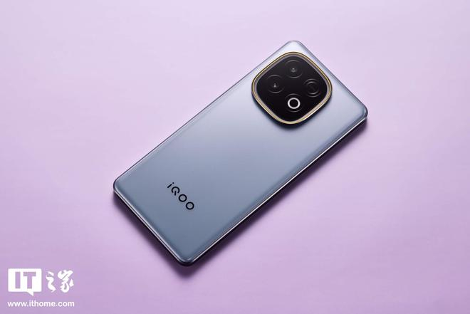▲ IT之家开箱：iQOO Z10 Turbo+ 图赏