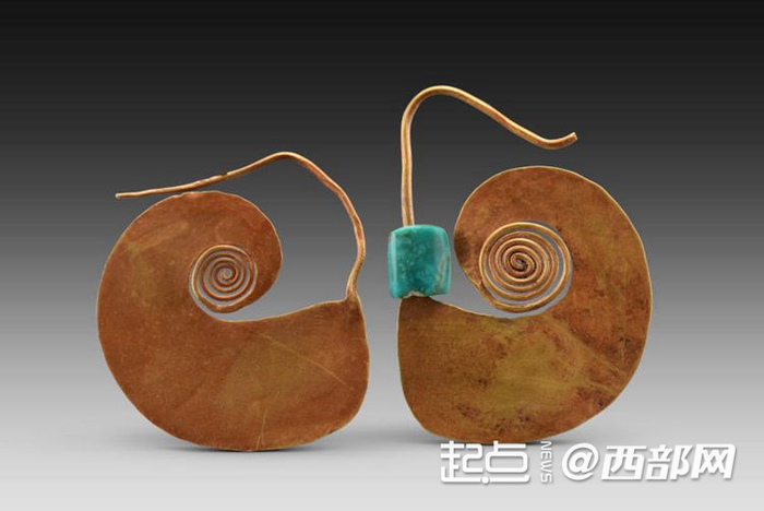 出土的金耳饰
