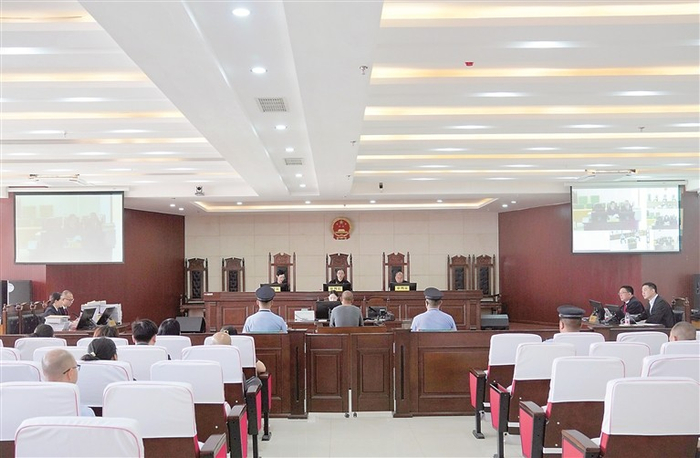 图为庭审现场。黄文志 摄