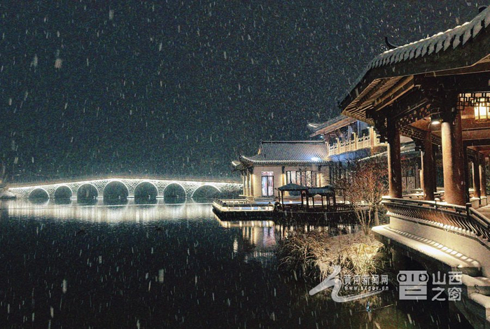 图为夜色下，晋城龙马湖公园美景。宋岳廷 摄