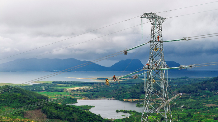 海南500千伏主网架工程建设现场。