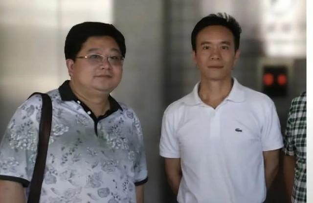 左为刘一周,右为本文作者张河清。